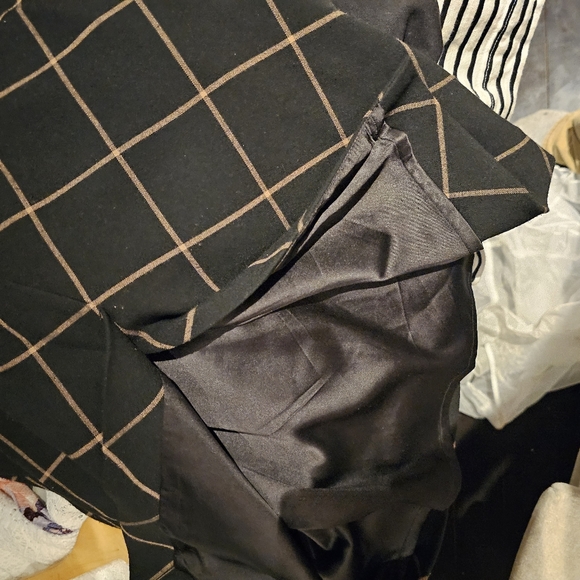 Le Chateau suit with pants and skirt - Picture 2 of 9